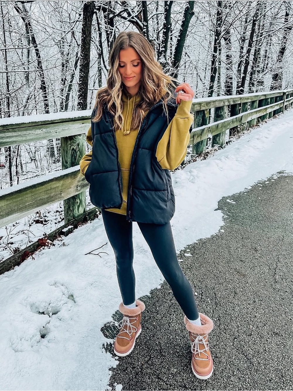 ARITZIA TNA BOYFRIEND HOODIE
